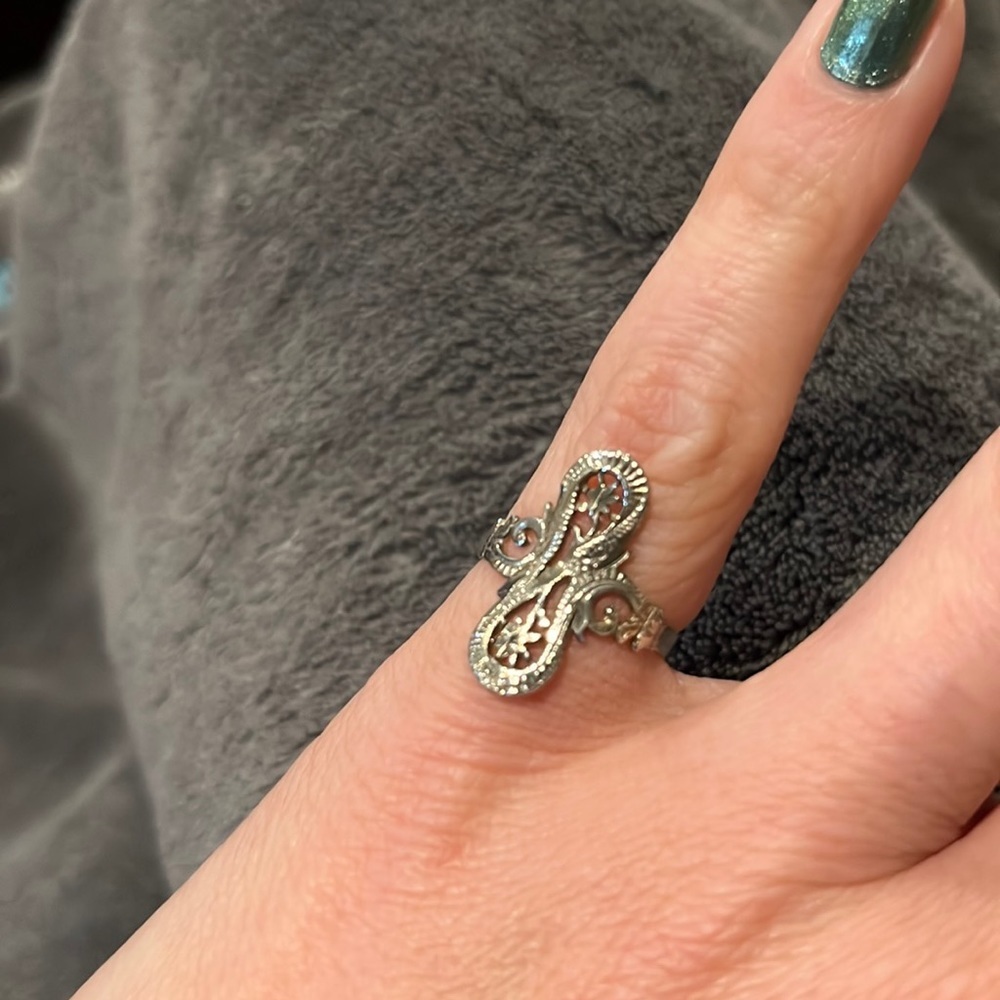Beautiful Filigree Sterling Silver Ring Size 6